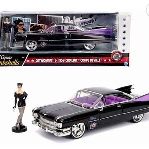 DC Comics Bombshells CATWOMAN & 1959 CADILLAC Coupe Deville Metals Die Cast NEW